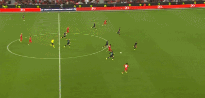 记者问批评球员是否担心更衣室反对，穆帅：你爸对你永远都很好？