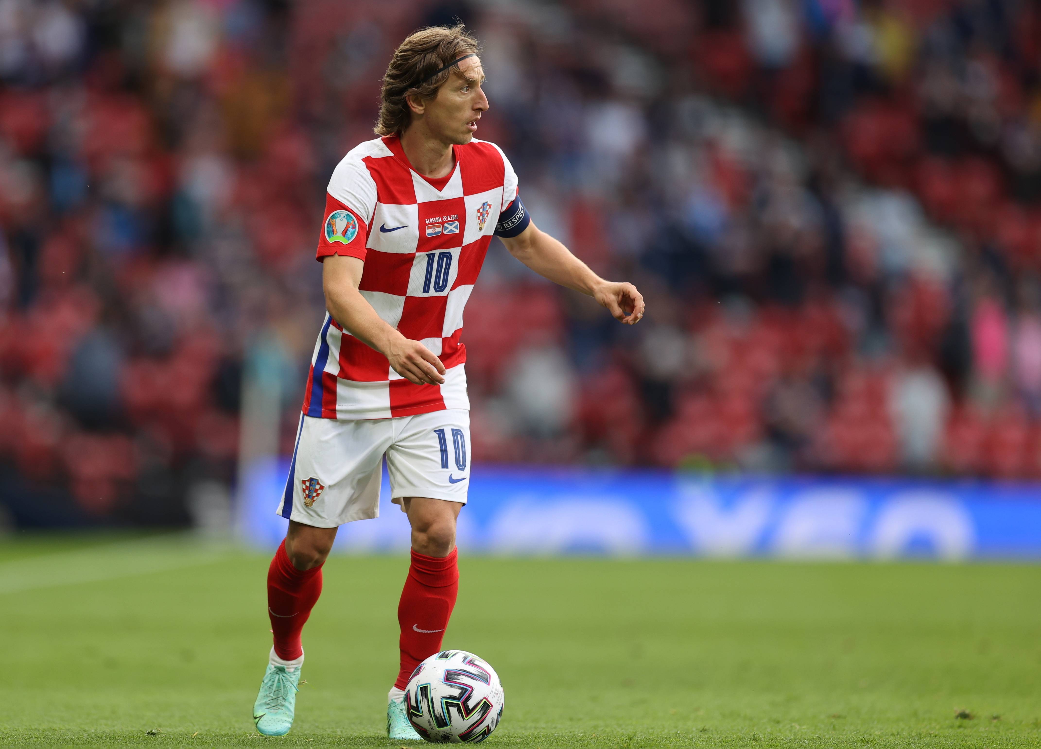 湖人浓眉哥篮下统治力助球队获胜