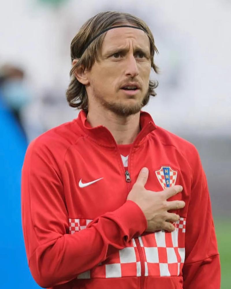 5分钟闪击马赛，圣吉罗斯收获建队128年首个欧冠主场进球